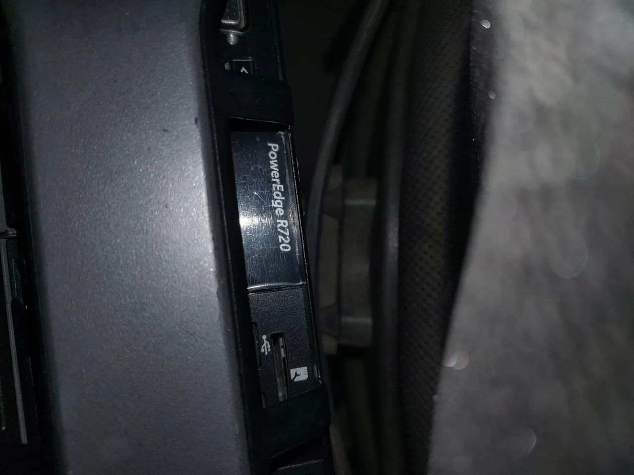Servidor Dell Power EdgeR720 - 2 HDs de 300Gb