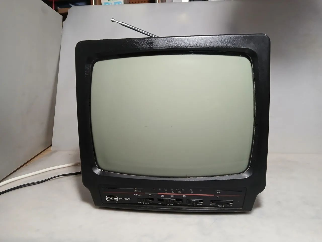Tv Tubo CCE 12" Preto e Branco  - Foto 4