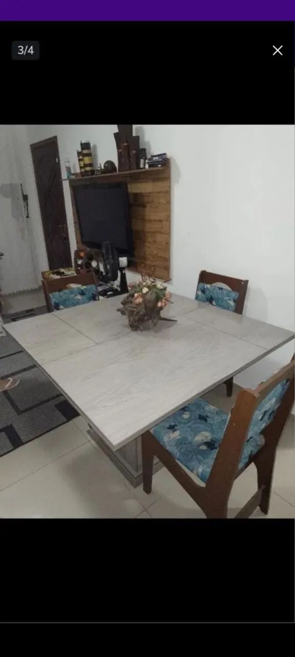 Vende -se mesa com cadeiras
