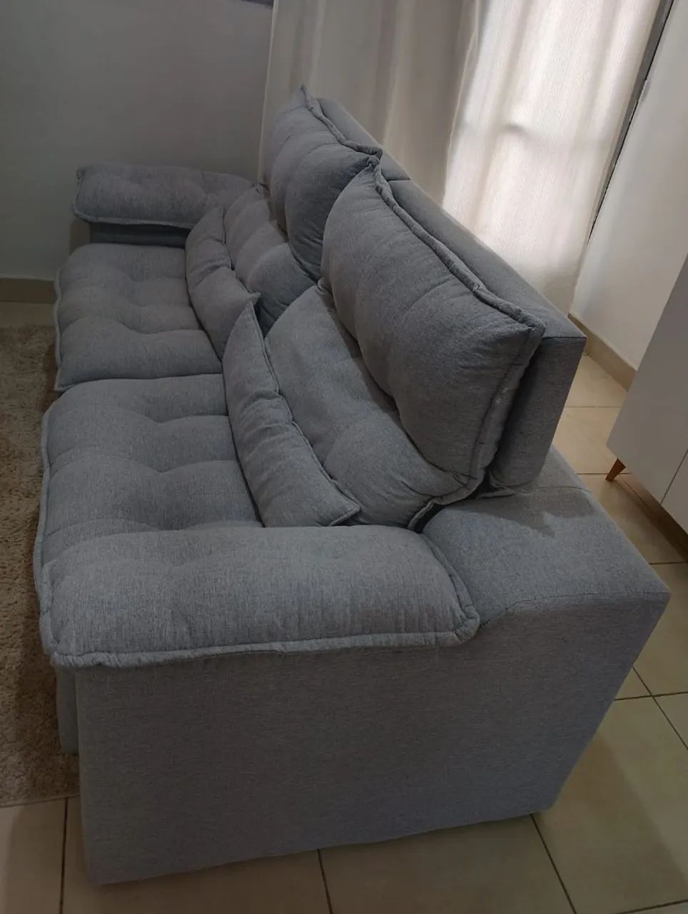 Sofá linho cinza 2.15 impecável e com garantia, sem mancha e sem detalhes  - Foto 2