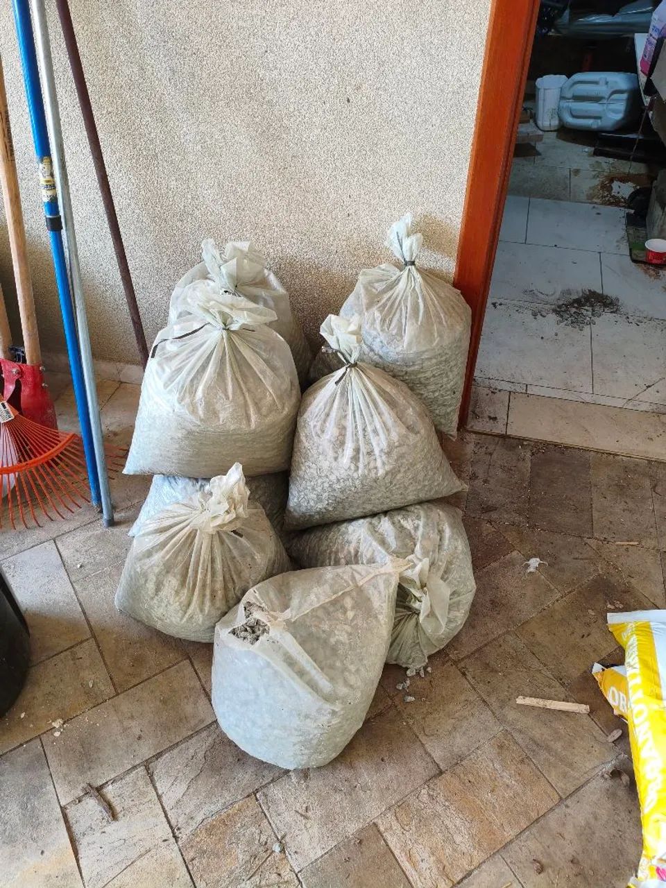 Vende-se 100kg de brita