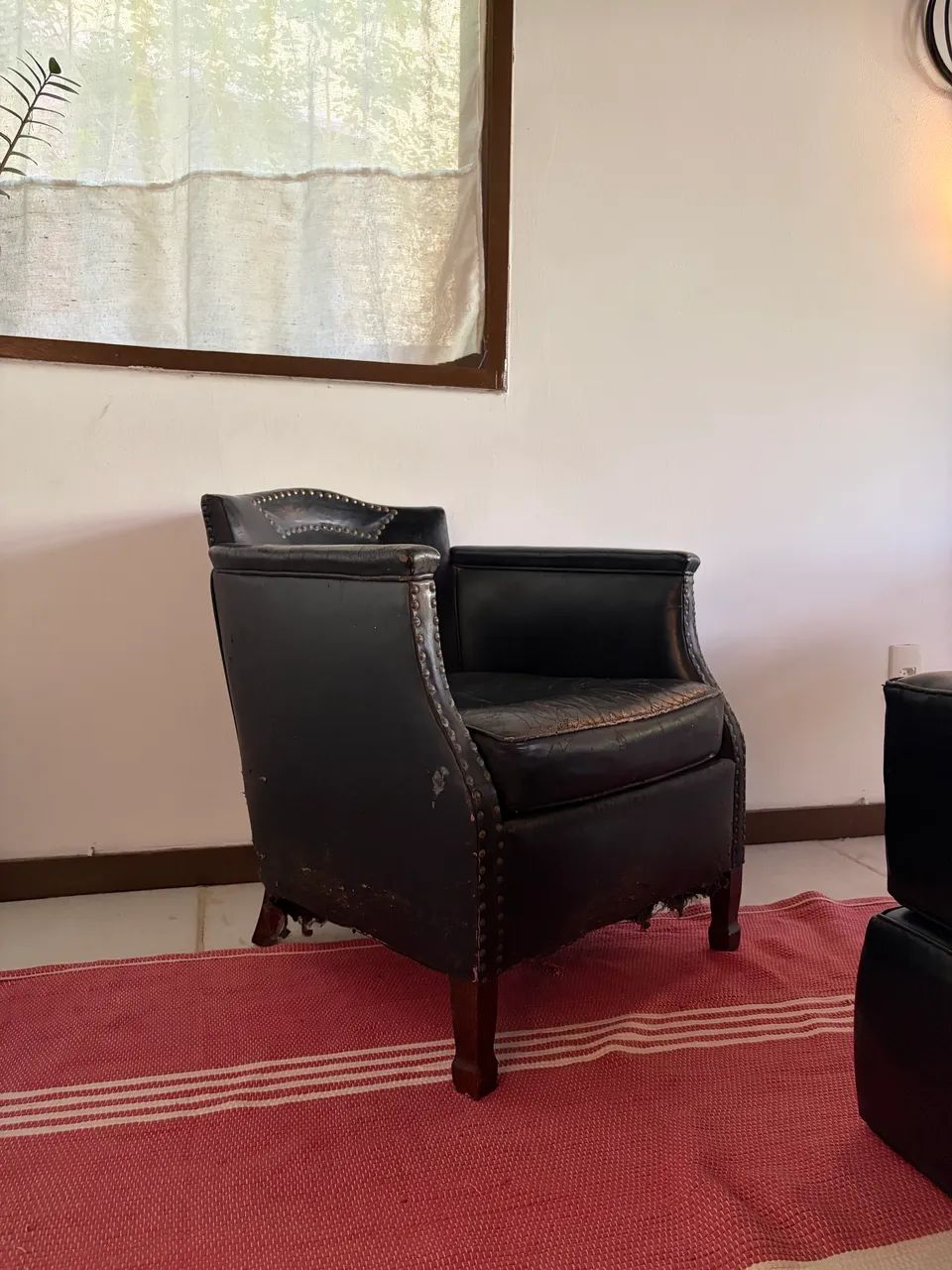 Poltrona vintage e pufe originais - Foto 5