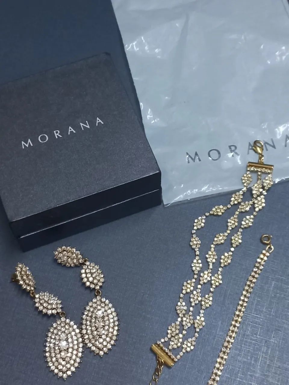 BRINCO E PULSEIRA DOURADO MORANA 