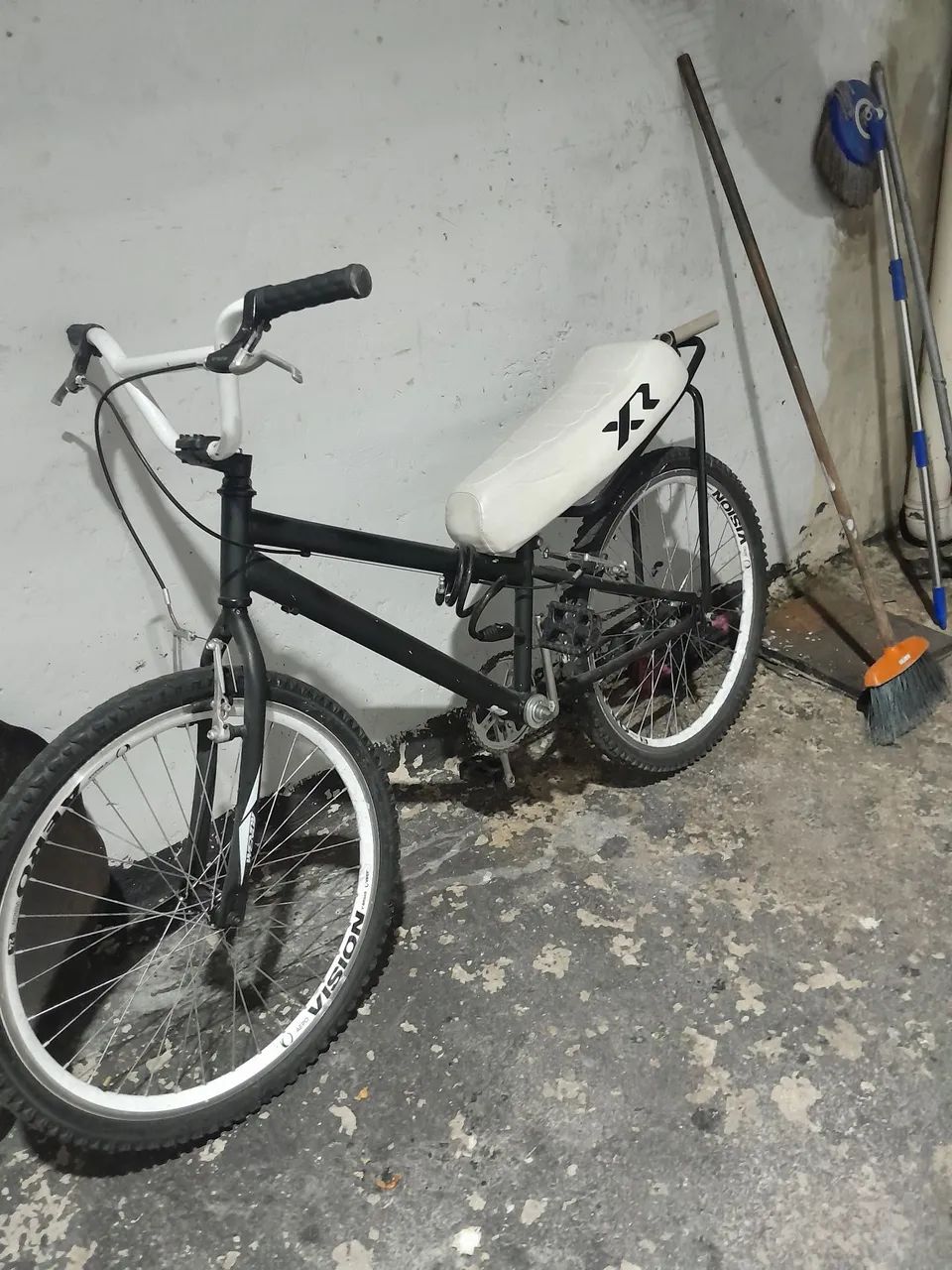 Bicicleta montadinha aro 24 semi nova 
