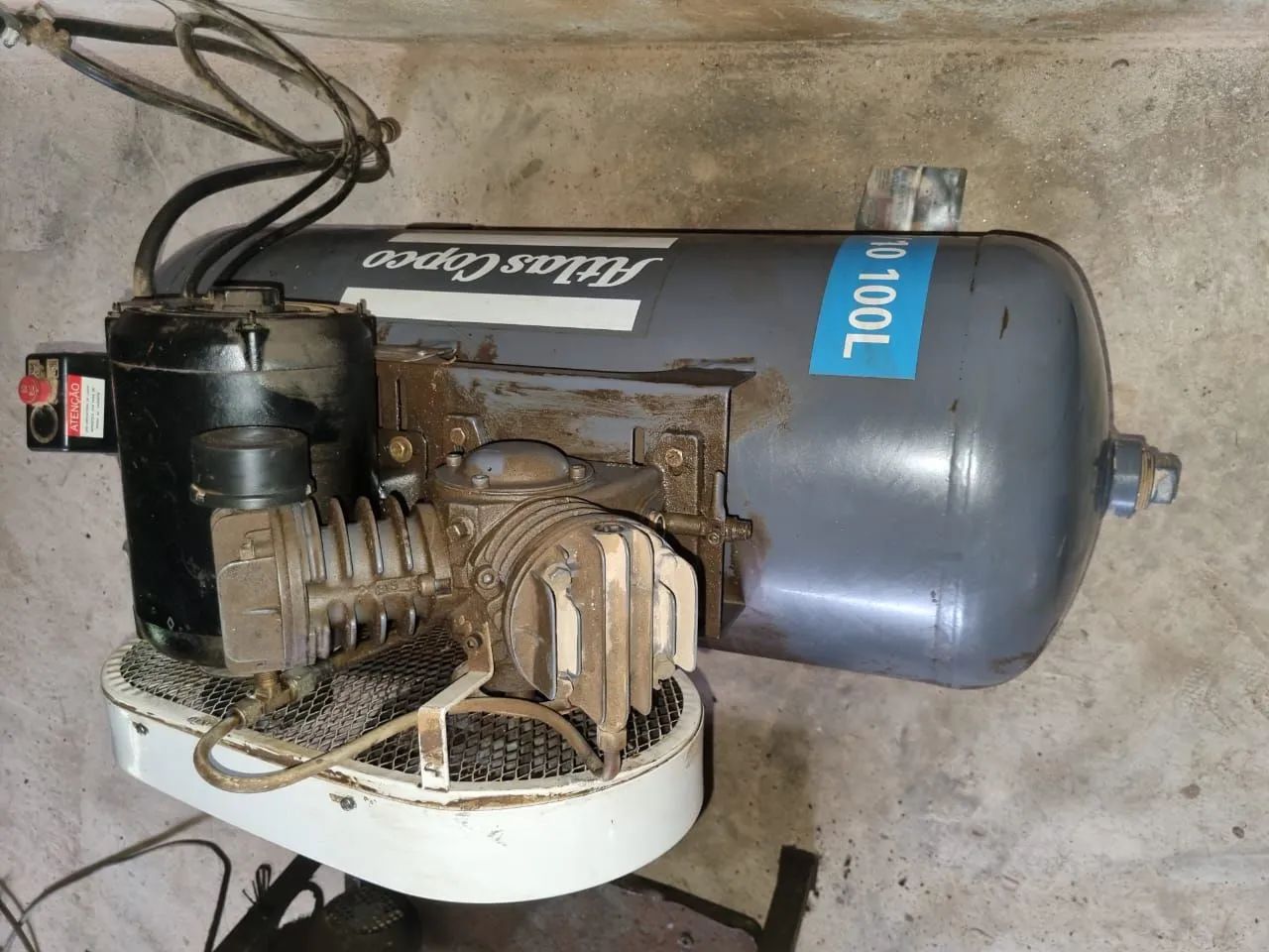 Compressor Atlas Copco com motor trifásico, 2 cilindros - Foto 2