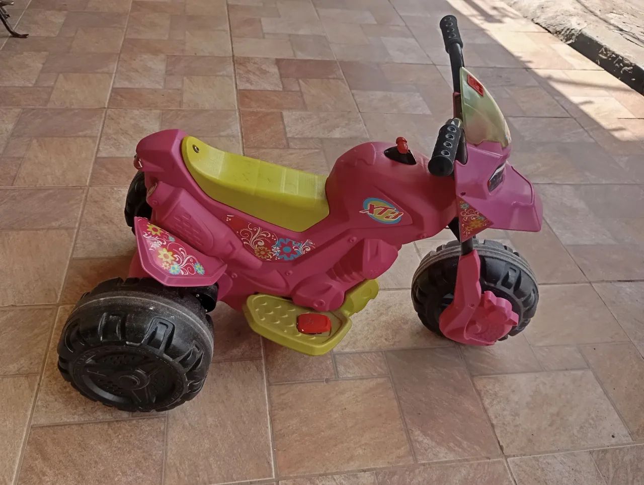 Moto elétrica infantil 