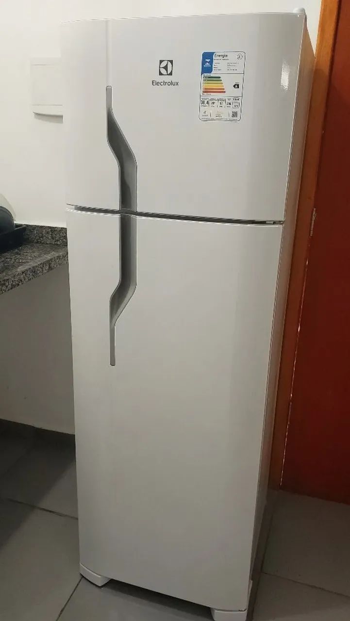 Geladeira Electrolux 260L MUITO NOVA - Foto 3