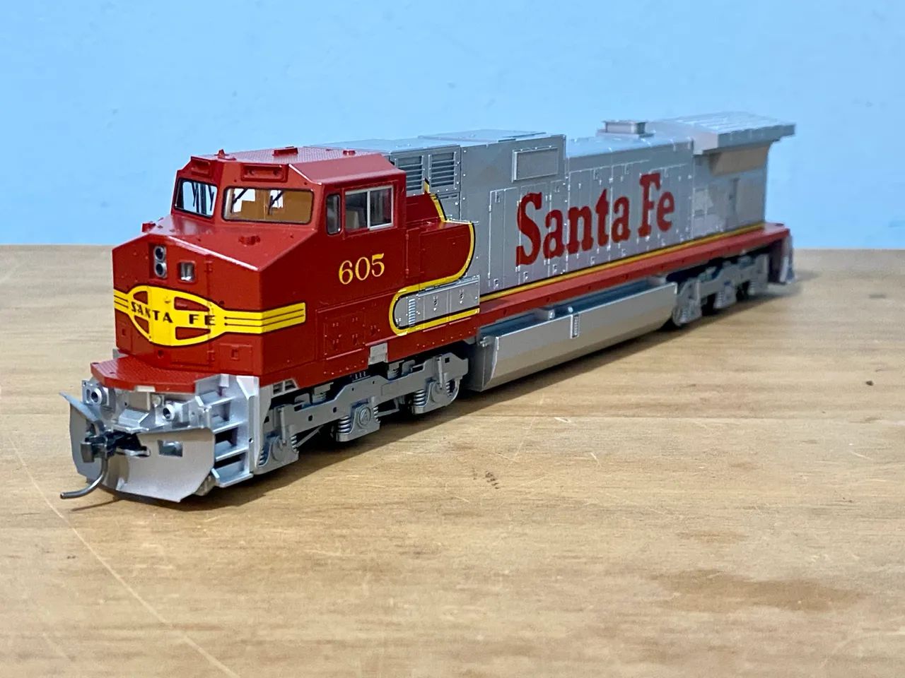 Locomotiva Kato Dash 9 Santa Fe HO - Hobbies e coleções - Silveira
