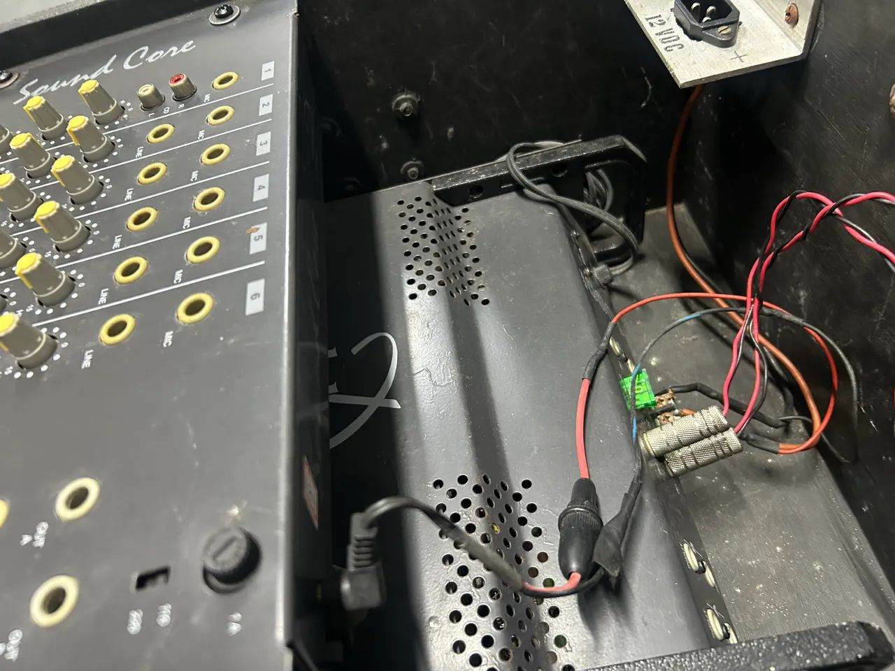 Caixa de Som Amplificada Dobson c/ Mesa de Som 6 Canais + Microfone - Foto 5