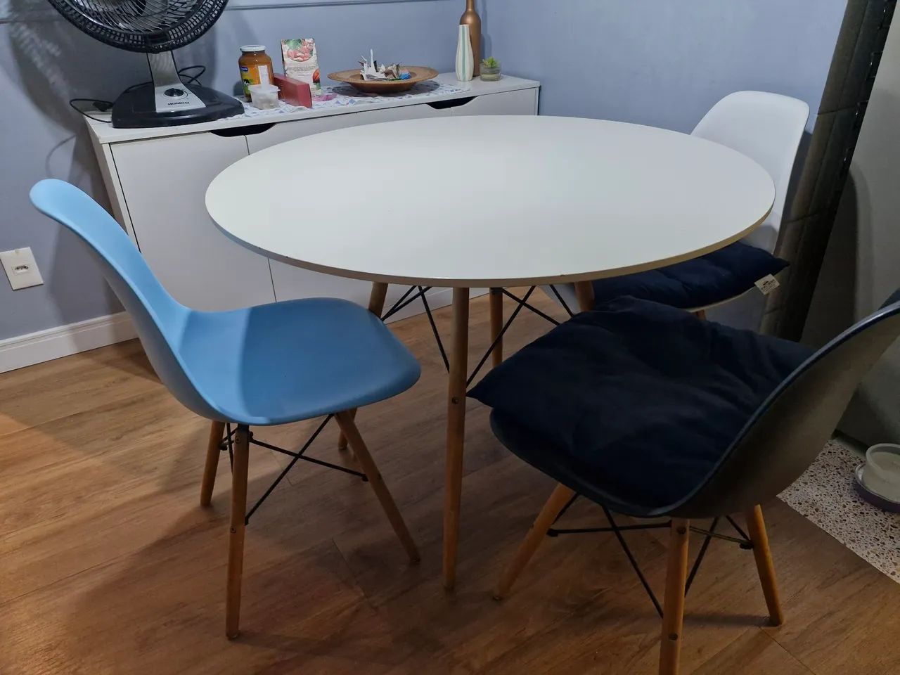 Mesa de jantar TOK STOK com 3 cadeiras