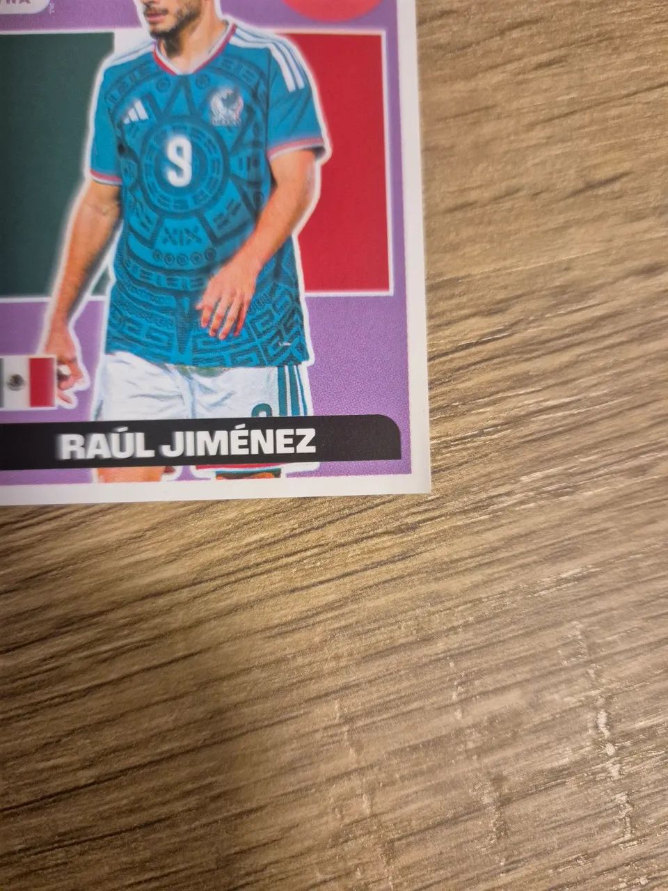 Vendo figurinha original Panini do Raúl Jiménez versão Roxa - Foto 3