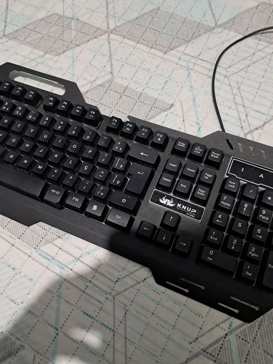 Teclado gamer 100% sem mecânico 