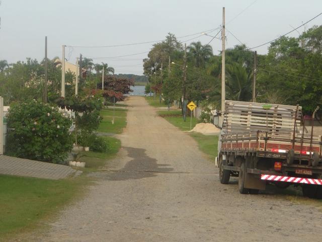 Lindo terreno de esquina, perto da lagoa, amplo, frente asfaltada - Foto 4