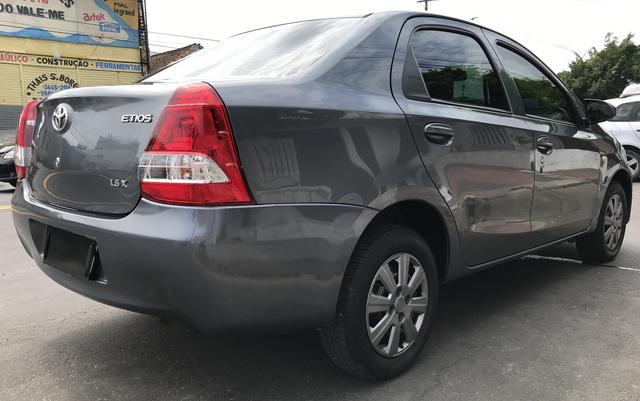 Toyota Etios sedan 1.5 2016 - Foto 6