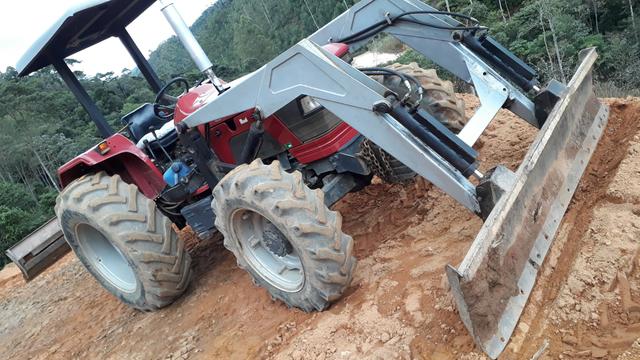 Trator 4x4 com lamina - Foto 17