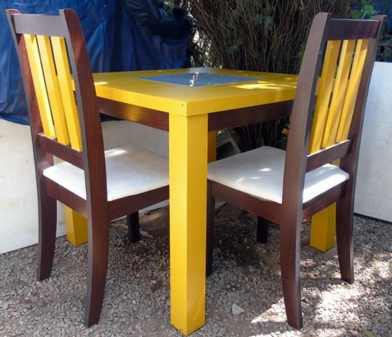 Mesa Madeira e Vidro com 4 cadeiras 90x90 cm