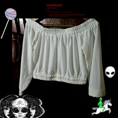 Blusa branca estilo medieval