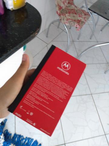 Caixa moto z3 play com manuais - Foto 3