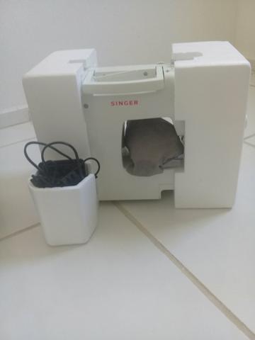 Vendo máquina de costura novinha em perfeito estado - Foto 2