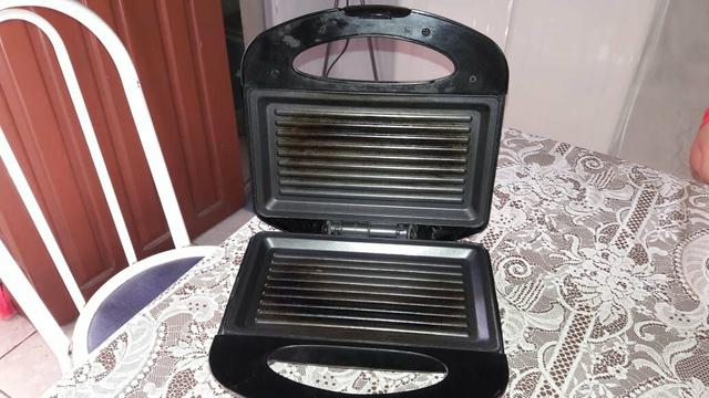 Um grill sanduicheira
