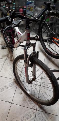 Bicicleta aro 26 com suspensão no quadro e no garfo com 21 velocidades - Foto 6