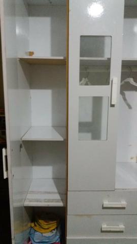 Vendo guarda roupa motivo viajem 100reais