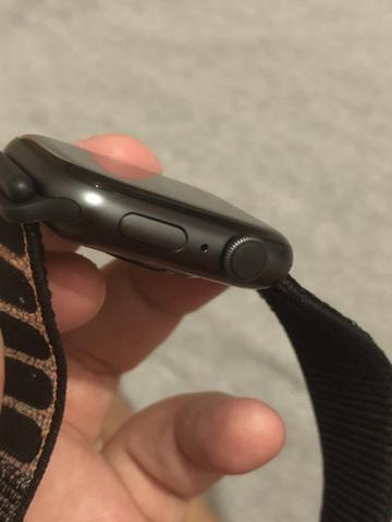 Vende-se apple watch series 4 44mm - Foto 6