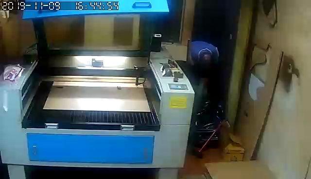 Máquina corte a laser 1000x800