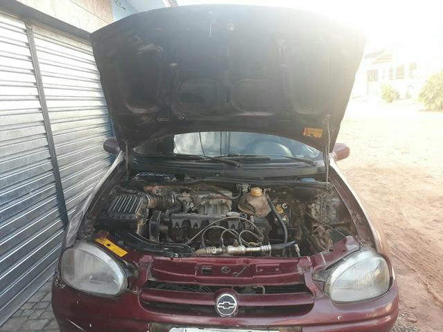 Vendo ou troco carro corsa 1999 1.6 muito econômico - Foto 3