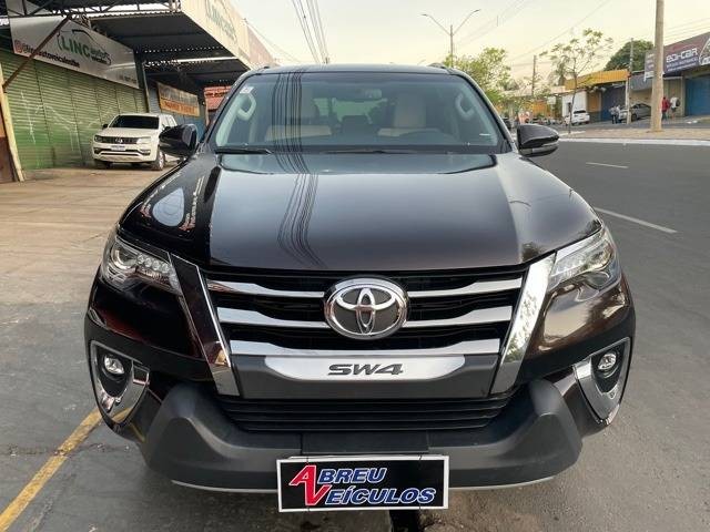 HILUX SW4 2018/2019 2.8 SRX DIAMOND 4X4 7 LUGARES 16V TURBO INTERCOOLER DIESEL 4P AUTOMÁT