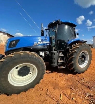 TRATOR NEW HOLLAND
