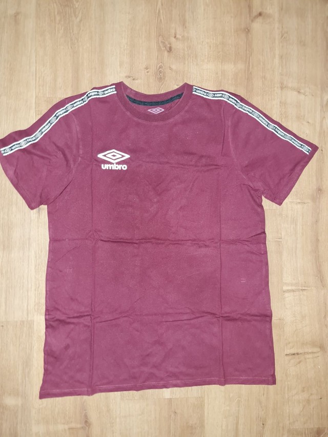 Camiseta Umbro logo Diamond