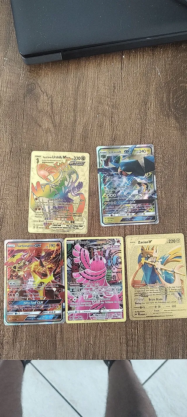 15 Cartas Pokemon Lendária Coleção Especias 25 Ano Brilhante :  : Brinquedos e Jogos