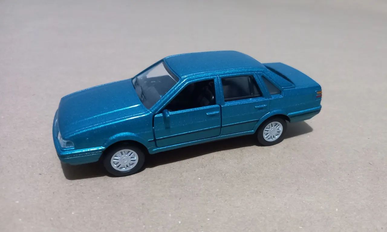 Miniatura VW Santana  1:43
