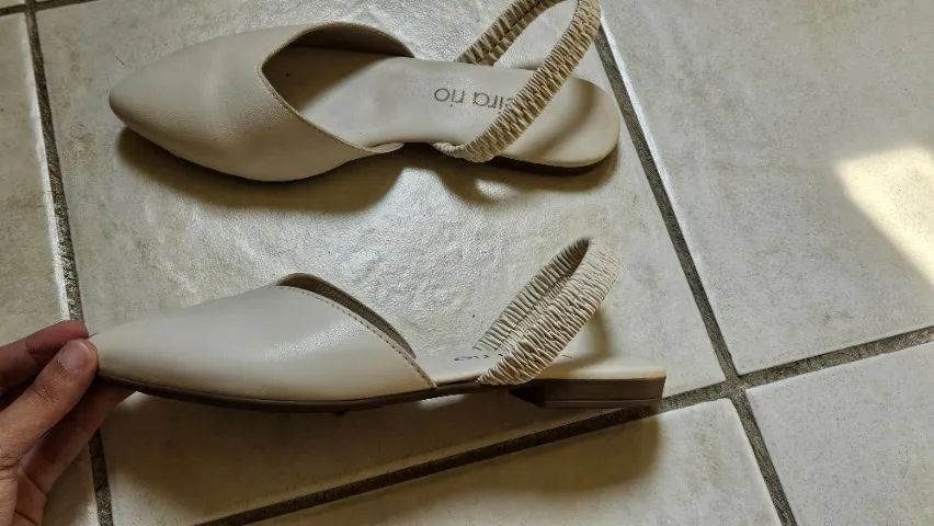 Sapatilha Mule Bico Fino e Elástico no Tornozelo Beira Rio Off White - Foto 5