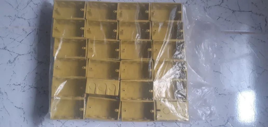 Caixas de passagem para instalação elétrica - novas