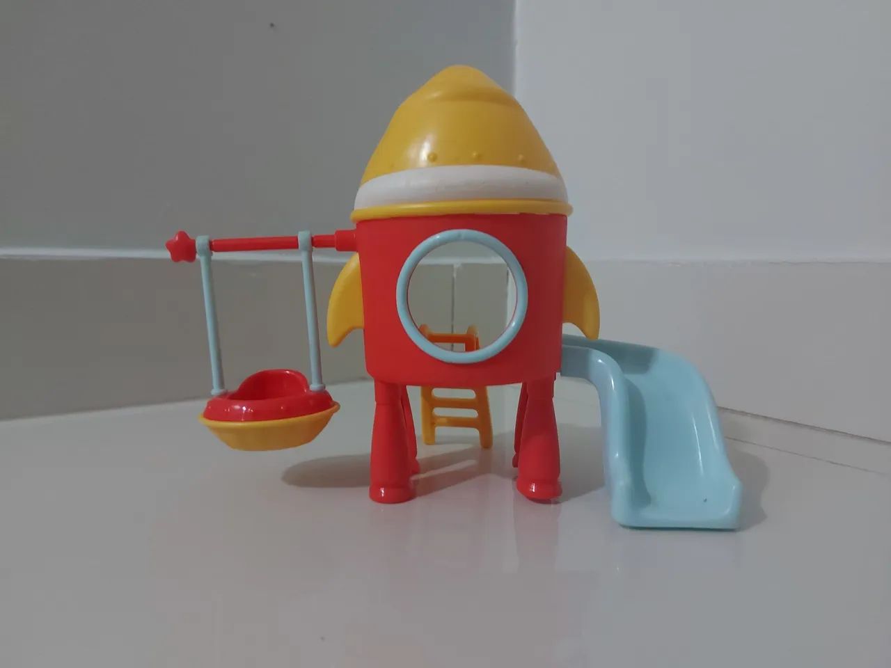 Trem, foguete e playground para bonecas - Brinquedos infantis - Foto 5