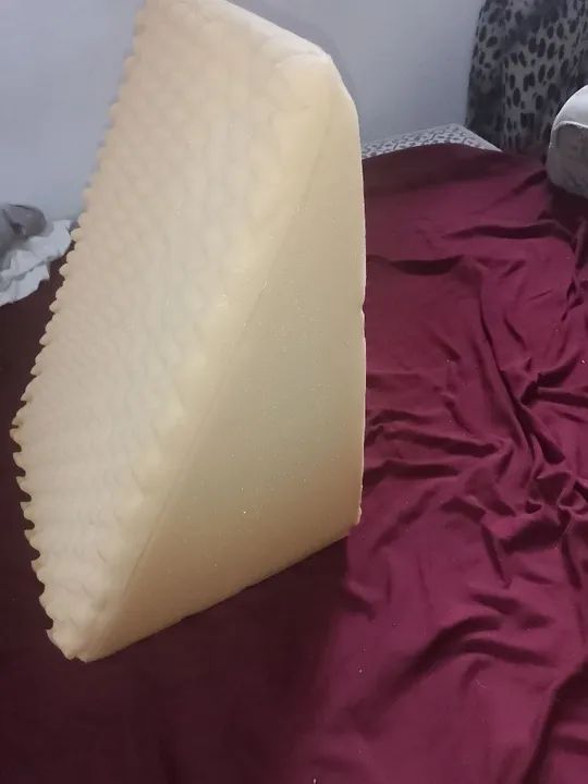 Travesseiro Triangular para Leitura na Cama - Foto 2
