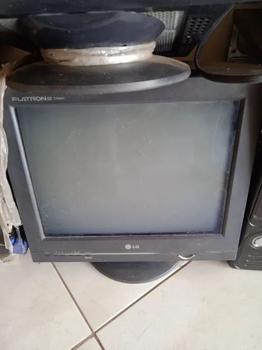 5 monitores LG 17 polegadas tubo em perfeito estado - Foto 2