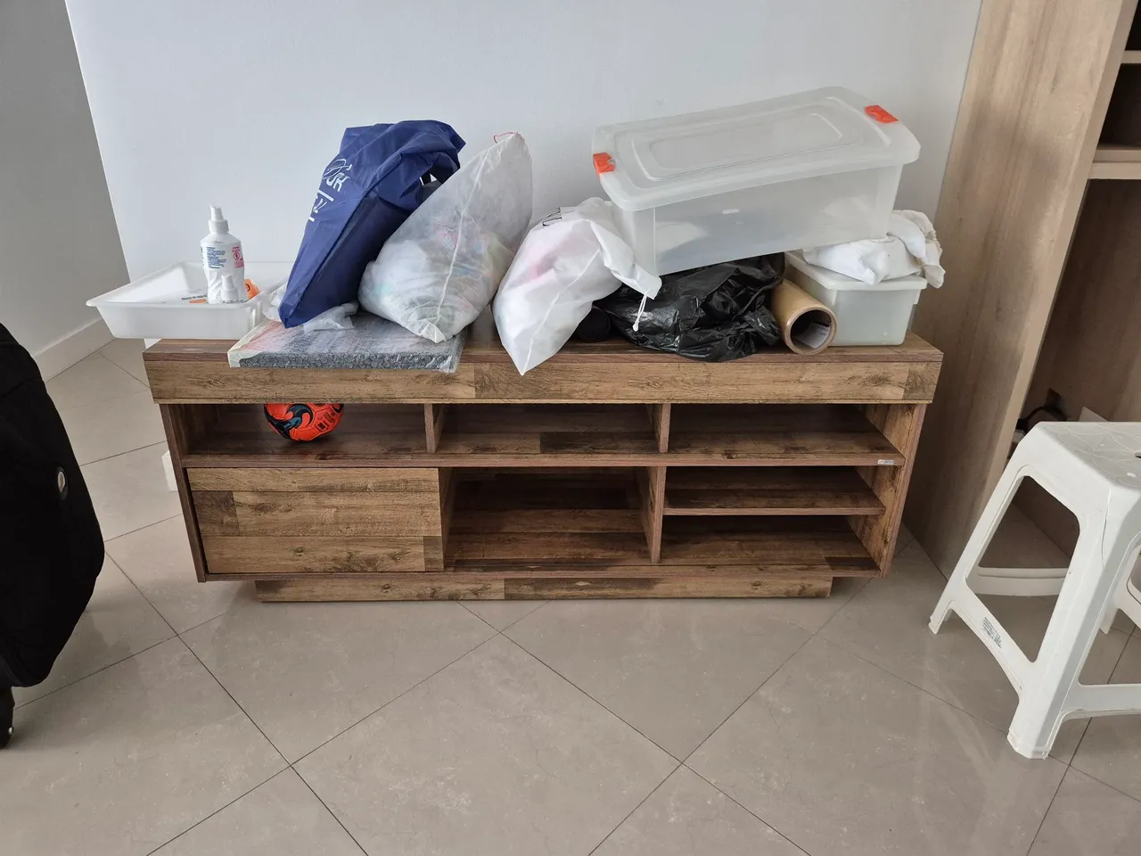 Rack de madeira com painel para tv