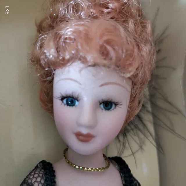 Boneca de Porcelana Isabel Archer