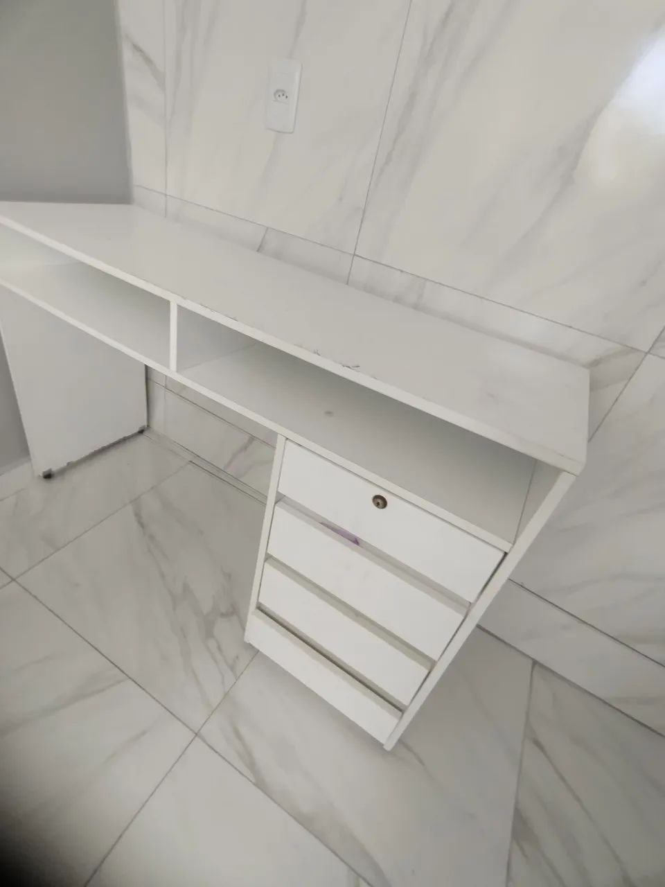 Mesa para Manicure com acessórios e luminária  - Foto 3