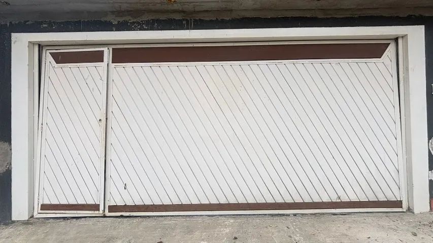 VENDO PORTÃO BASCULANTE 4,50 X 2,10
