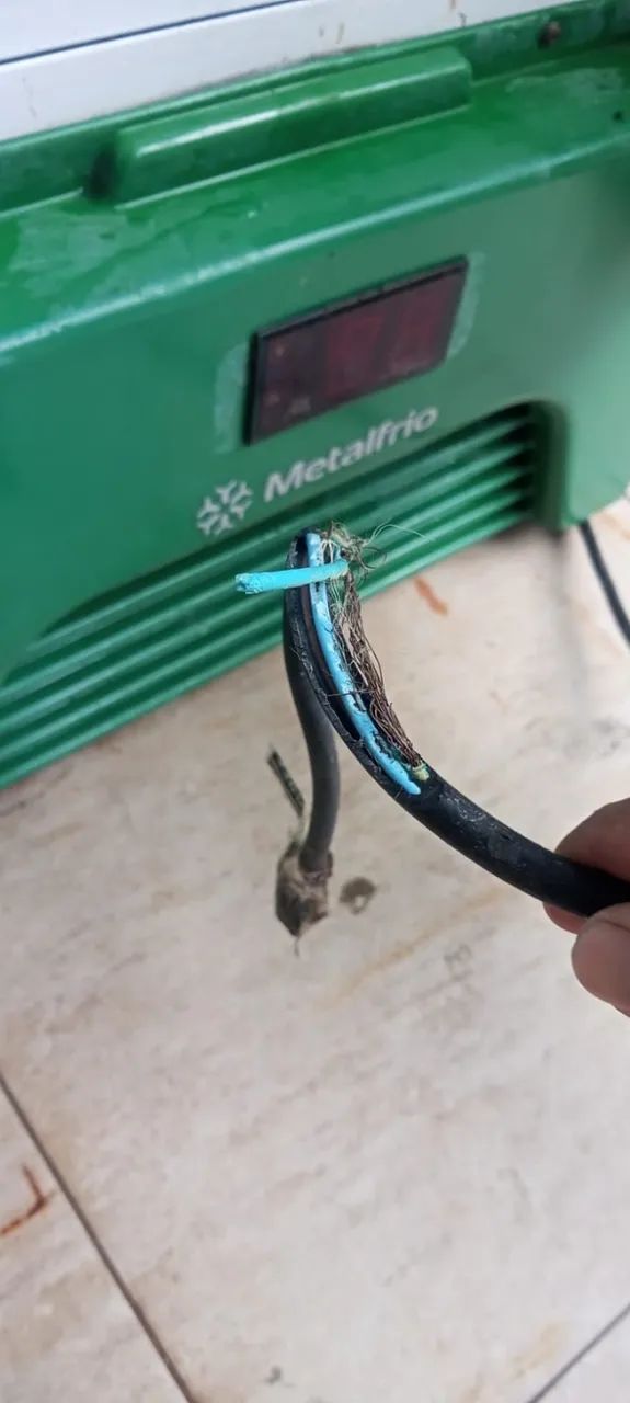 Geladeira Expositora Metalfrio Heineken - Comercial 220V - Foto 5