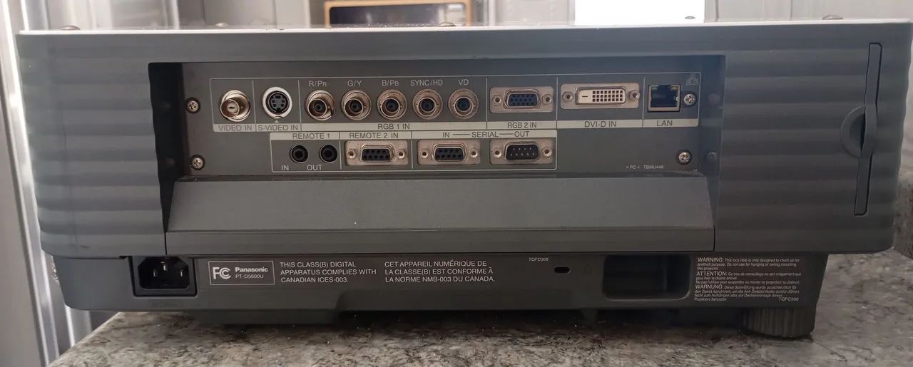 Projetor Panasonic PT - 5600U com detalhes. - Foto 5