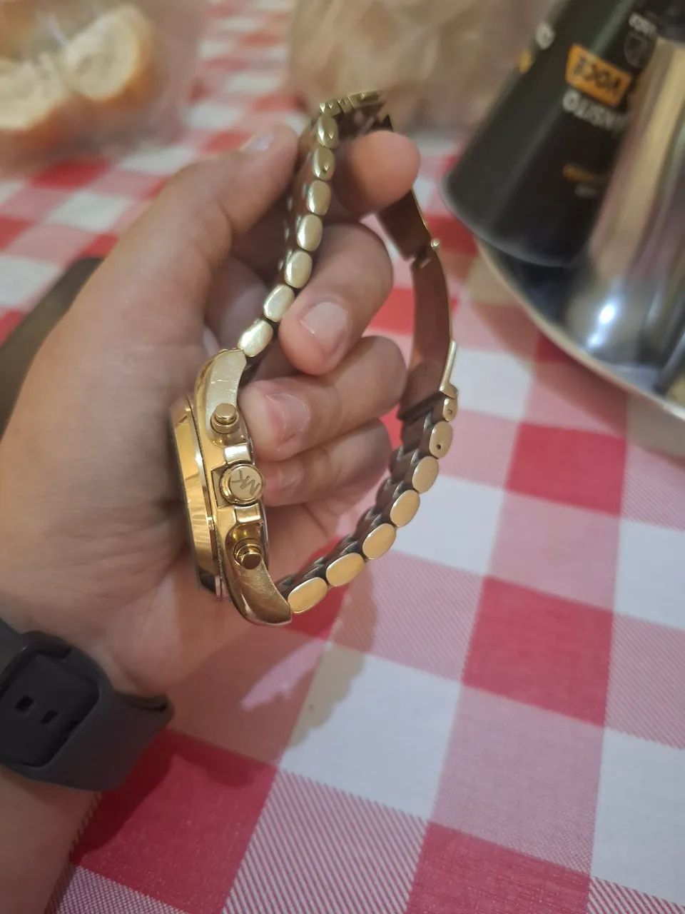 Relógio Michael Kors Dourado original usado - Foto 3