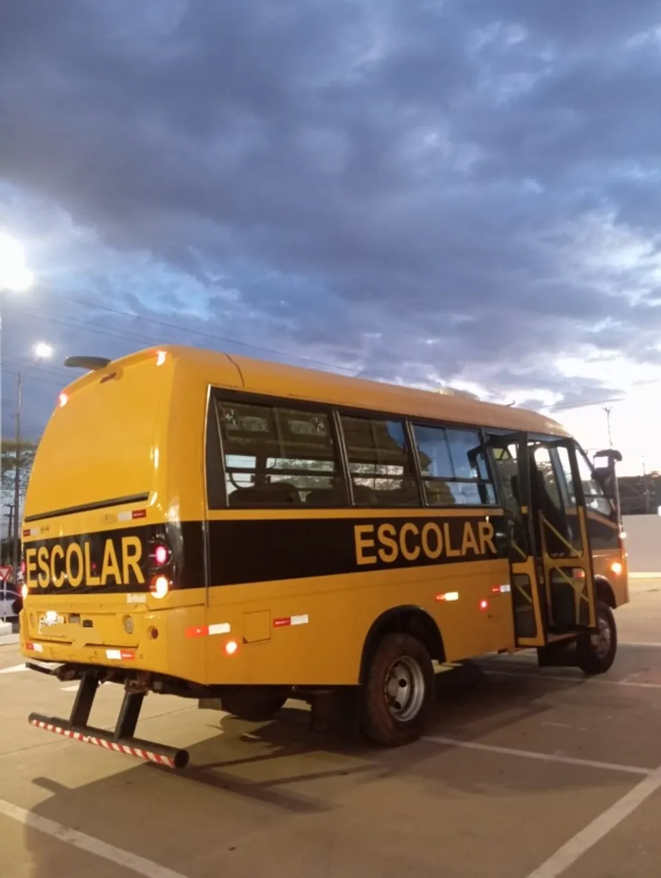 MICRO ÔNIBUS ESCOLAR MPOLO/VOLARE V8L 4X4 EO