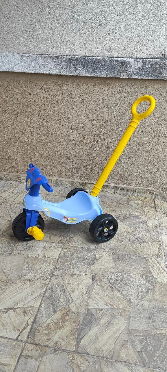 Triciclo Infantil com Haste de Empurrar