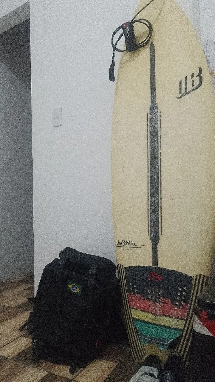 Prancha de Surf Usada + Acessórios aceito troca em PC , ou notebook