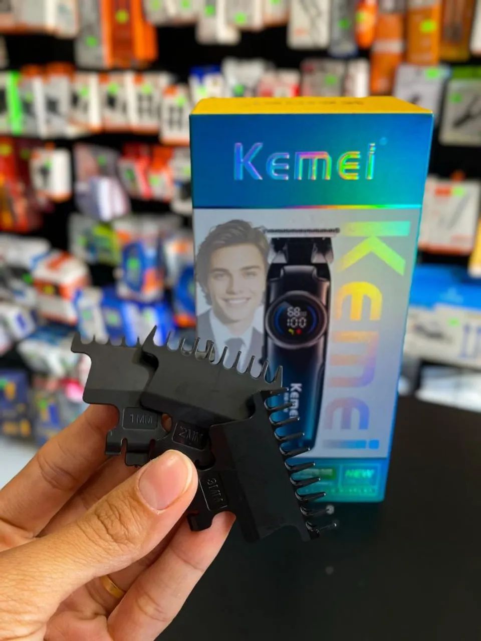 BARBEADOR DE ACABAMENTO PROFISSIONAL KEMEI KM-1740 - Foto 4